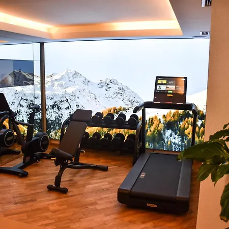 Glanz & Glory Hotel 4*