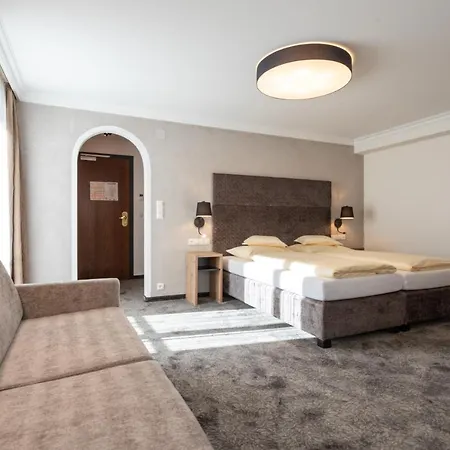 Glanz & Glory Hotel