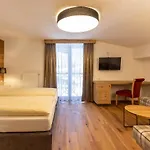 Szálloda Glanz & Glory Hotel