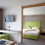 Glanz & Glory Hotel