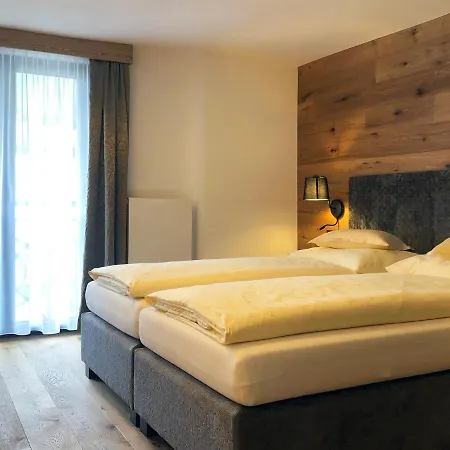 Glanz & Glory Hotel 4*