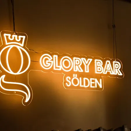 Glanz & Glory Hotel