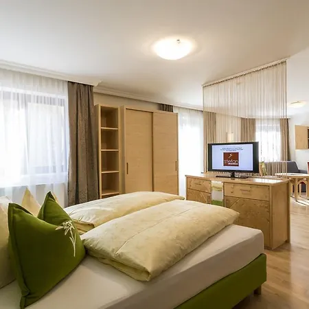 Glanz & Glory Hotel