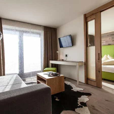 Glanz & Glory Hotel