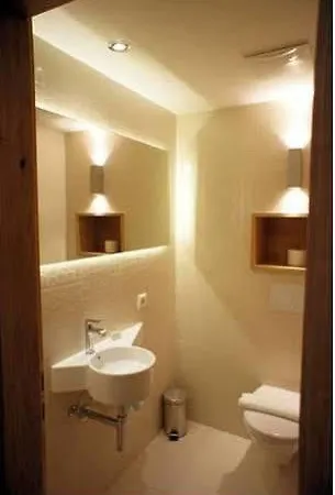 Glanz & Glory Hotel 4*