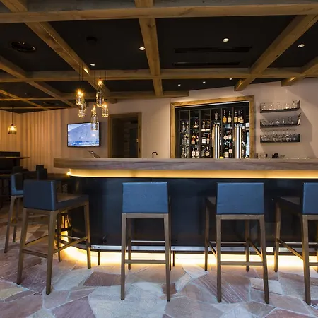 Glanz & Glory Hotel 4*