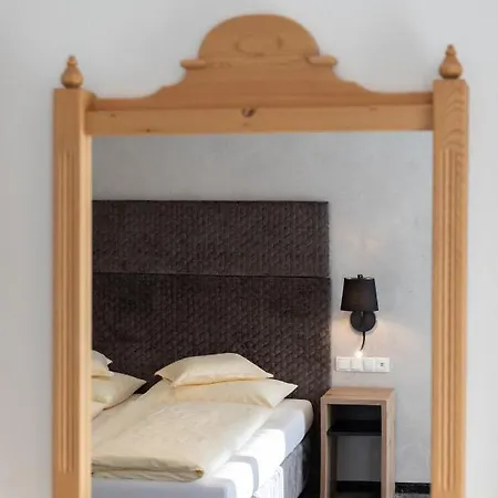 Glanz & Glory Hotel 4*
