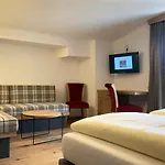 Glanz & Glory Hotel מלון זולדן