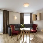 Glanz & Glory Hotel מלון 4*