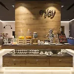 Glanz & Glory Hotel מלון 4*