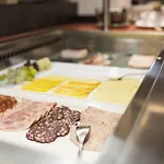 Glanz & Glory Hotel מלון
