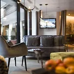 מלון Glanz & Glory Hotel