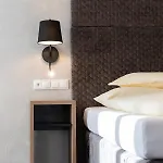 מלון Glanz & Glory Hotel