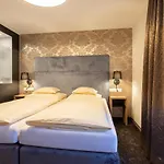 Glanz & Glory Hotel 4*