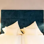 Glanz & Glory Hotel מלון 4*